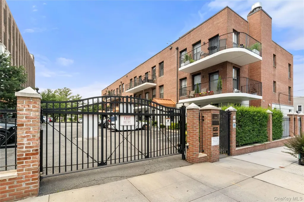 7608 69th Place Glendale NY 11385