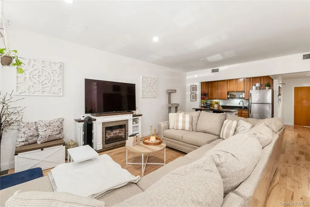7608 69th Place Glendale NY 11385