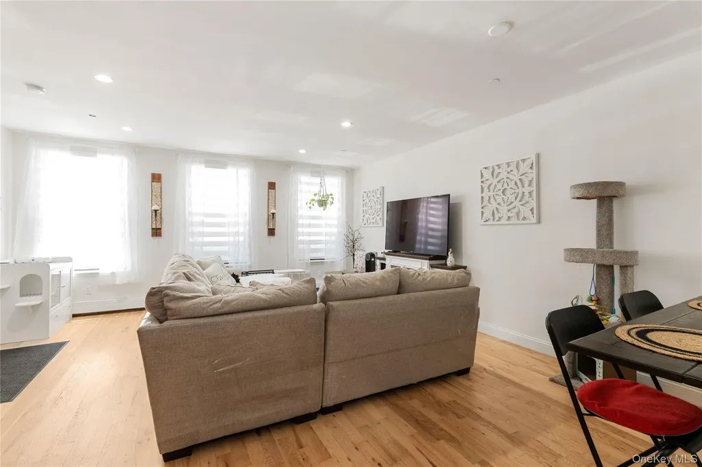 7608 69th Place Glendale NY 11385
