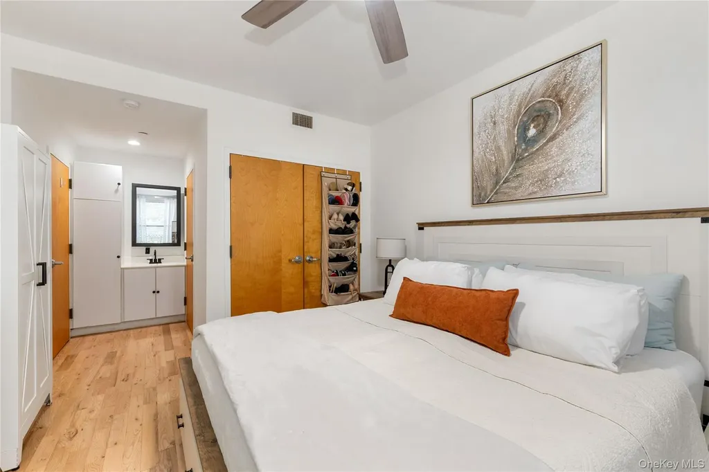 7608 69th Place Glendale NY 11385