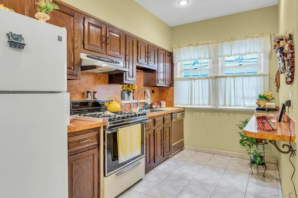 6417 Eliot Avenue Middle Village NY 11379