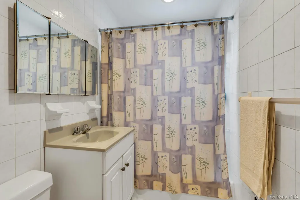 6417 Eliot Avenue Middle Village NY 11379