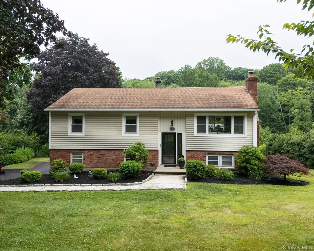 63 Dixon Road Mahopac NY 10512