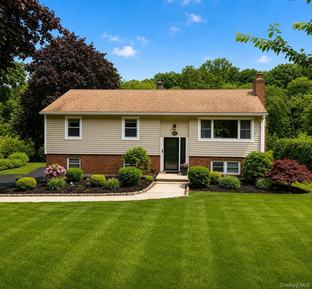 63 Dixon Road Mahopac NY 10512