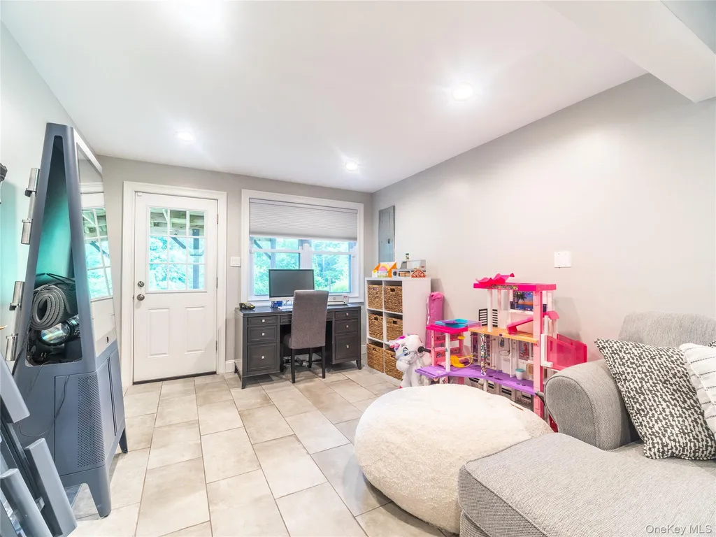 63 Dixon Road Mahopac NY 10512