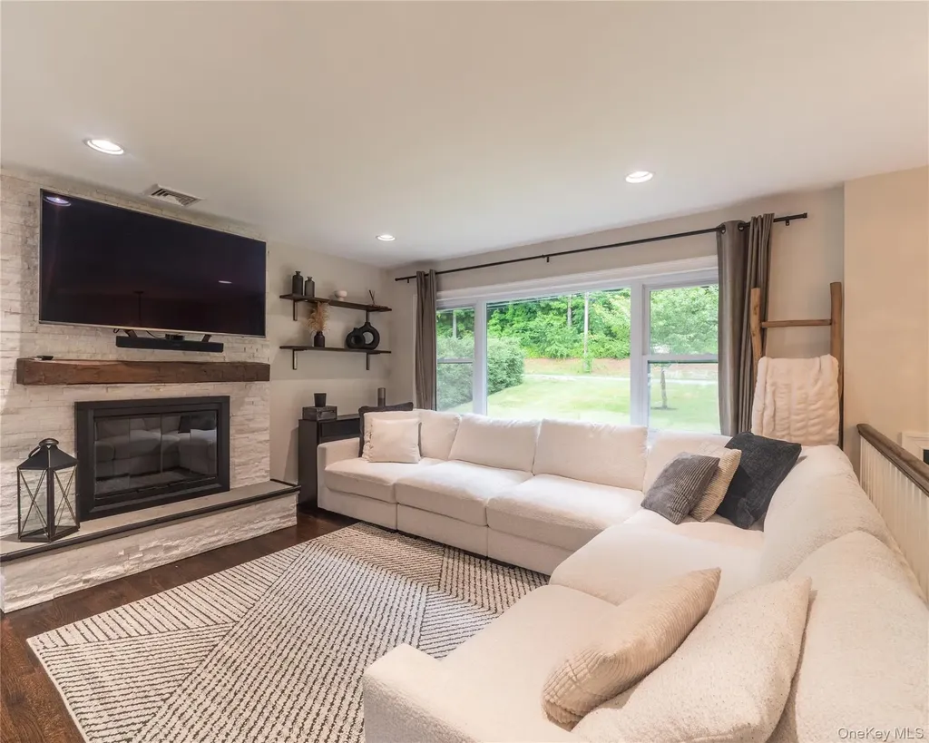 63 Dixon Road Mahopac NY 10512