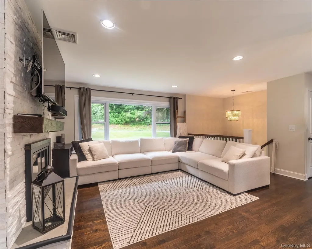 63 Dixon Road Mahopac NY 10512