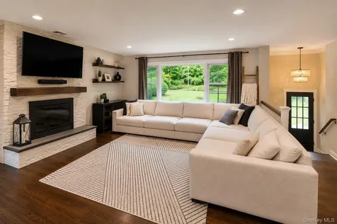 63 Dixon Road Mahopac NY 10512