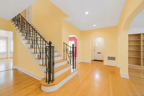 133 Bon Air Avenue New Rochelle NY 10804