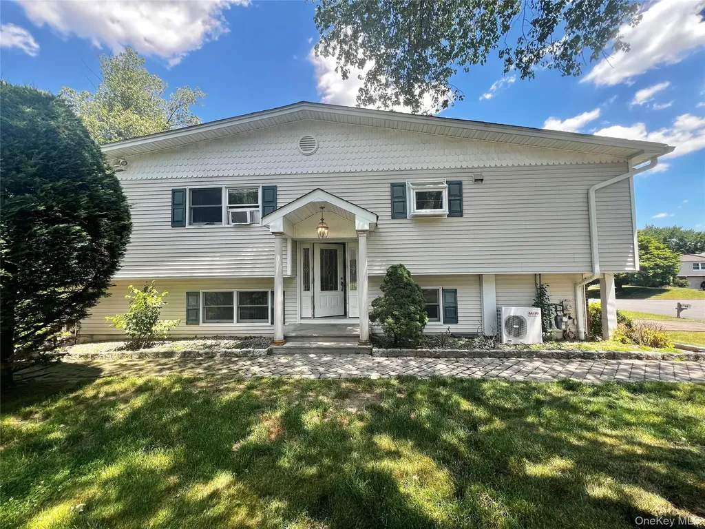 21 Vailshire Circle Nanuet NY 10954
