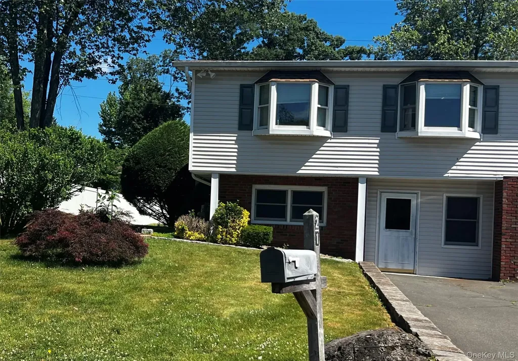 21 Vailshire Circle Nanuet NY 10954