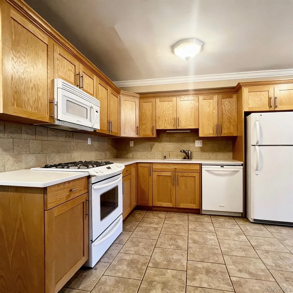 21 Vailshire Circle Nanuet NY 10954