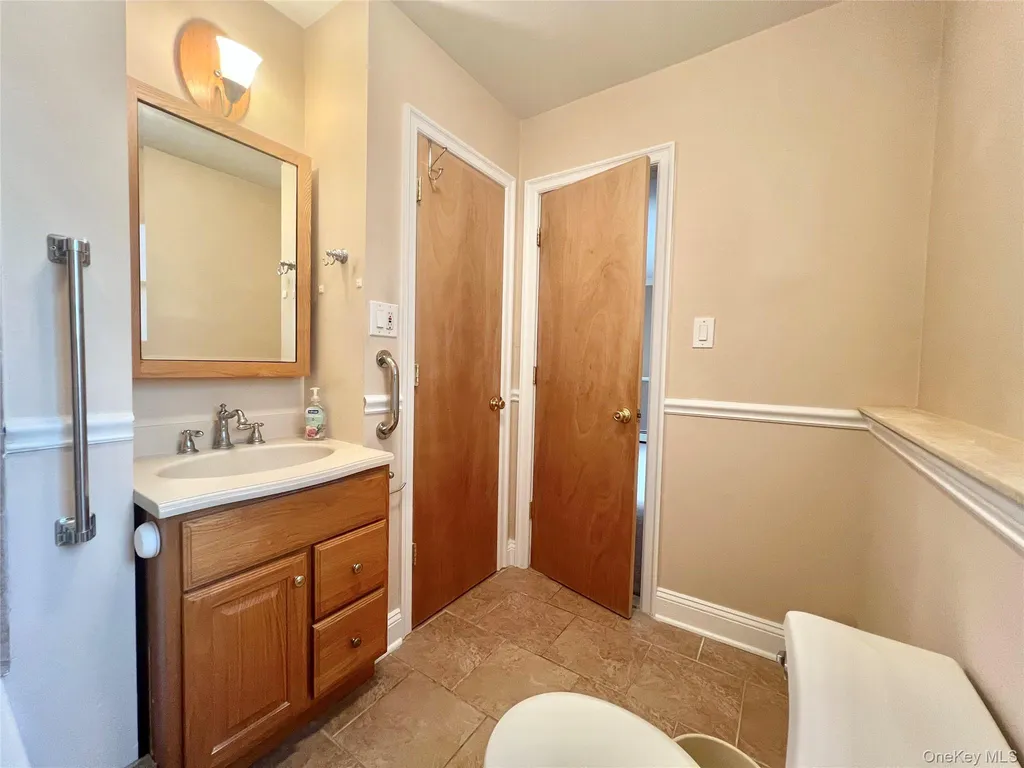 21 Vailshire Circle Nanuet NY 10954