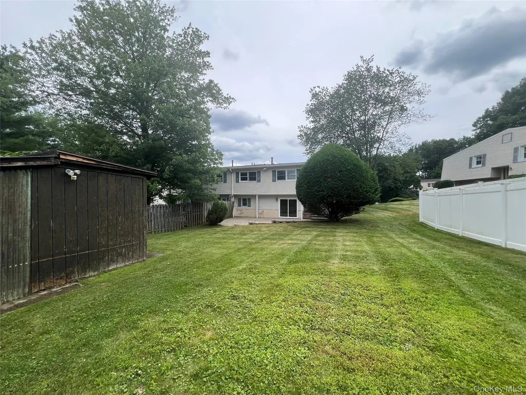 21 Vailshire Circle Nanuet NY 10954