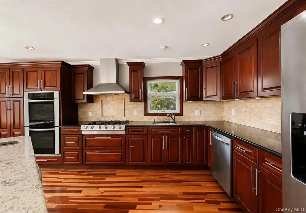 21 Vailshire Circle Nanuet NY 10954