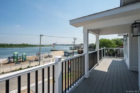 17 Island Parkway Island Park NY 11558