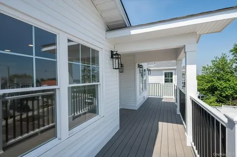 17 Island Parkway Island Park NY 11558