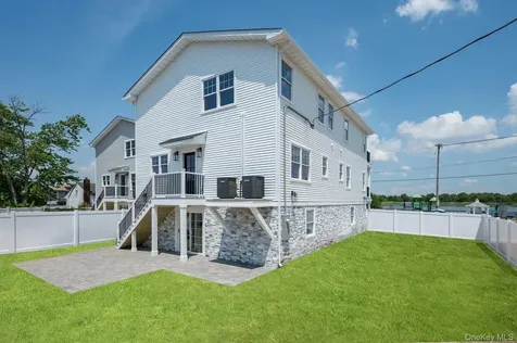17 Island Parkway Island Park NY 11558