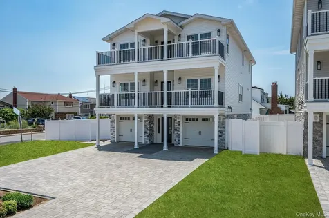 17 Island Parkway Island Park NY 11558