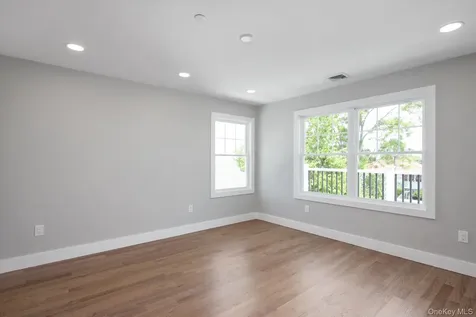 21 Island Parkway Island Park NY 11558