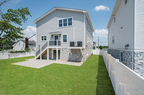 21 Island Parkway Island Park NY 11558