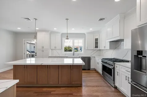 21 Island Parkway Island Park NY 11558