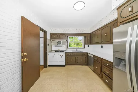 23 Spruce Street Farmingdale NY 11735