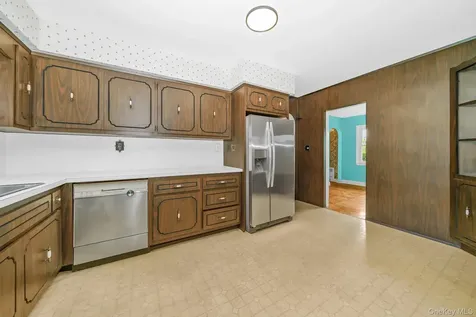 23 Spruce Street Farmingdale NY 11735