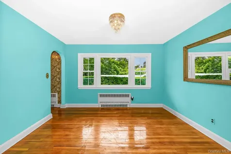 23 Spruce Street Farmingdale NY 11735