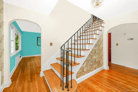 23 Spruce Street Farmingdale NY 11735