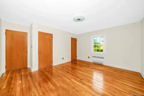 23 Spruce Street Farmingdale NY 11735