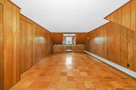 23 Spruce Street Farmingdale NY 11735