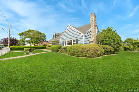 23 Spruce Street Farmingdale NY 11735