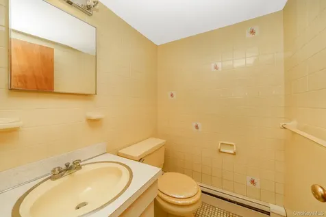 23 Spruce Street Farmingdale NY 11735