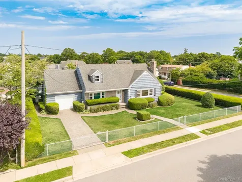 23 Spruce Street Farmingdale NY 11735