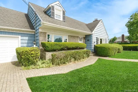 23 Spruce Street Farmingdale NY 11735