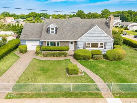 23 Spruce Street Farmingdale NY 11735