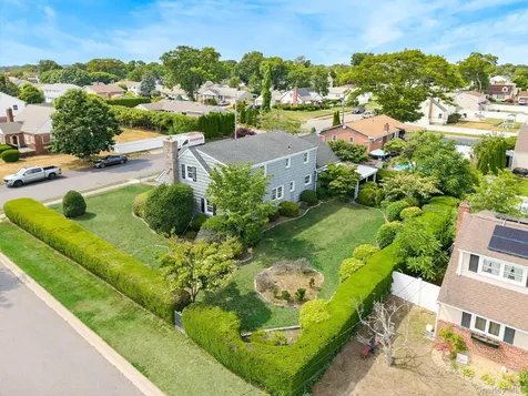 23 Spruce Street Farmingdale NY 11735