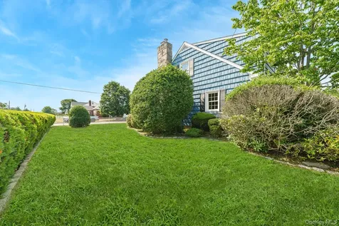 23 Spruce Street Farmingdale NY 11735