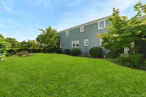 23 Spruce Street Farmingdale NY 11735