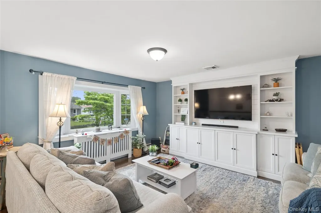 20 Cottage Drive Farmingville NY 11738