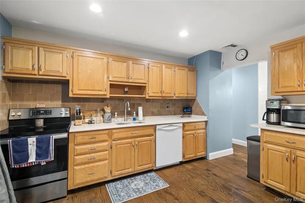 20 Cottage Drive Farmingville NY 11738