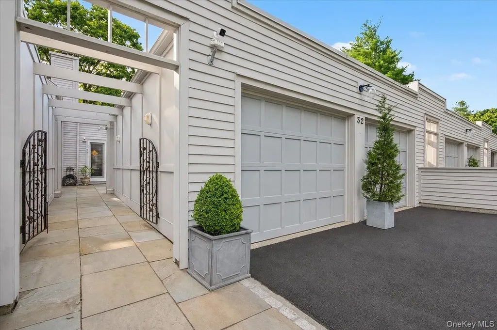32 Beechwood Way Briarcliff Manor NY 10510