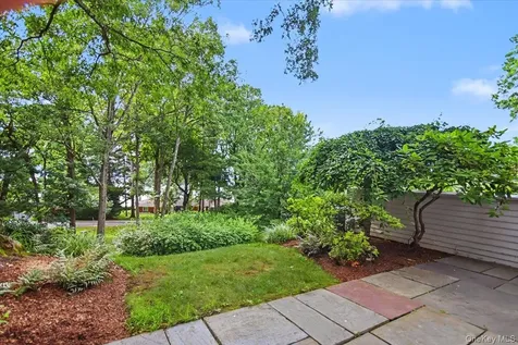 32 Beechwood Way Briarcliff Manor NY 10510
