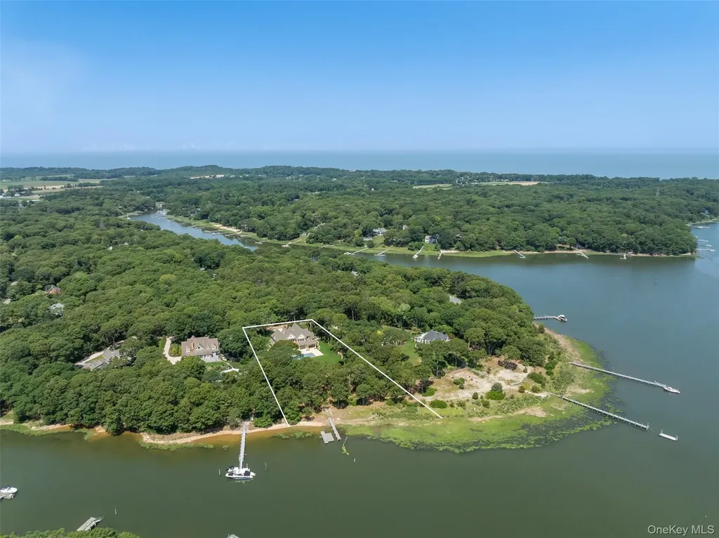 1775 Point Pleasant Road Mattituck NY 11952