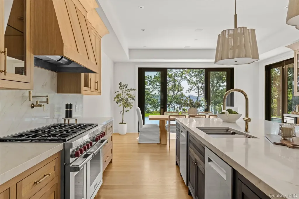 1775 Point Pleasant Road Mattituck NY 11952