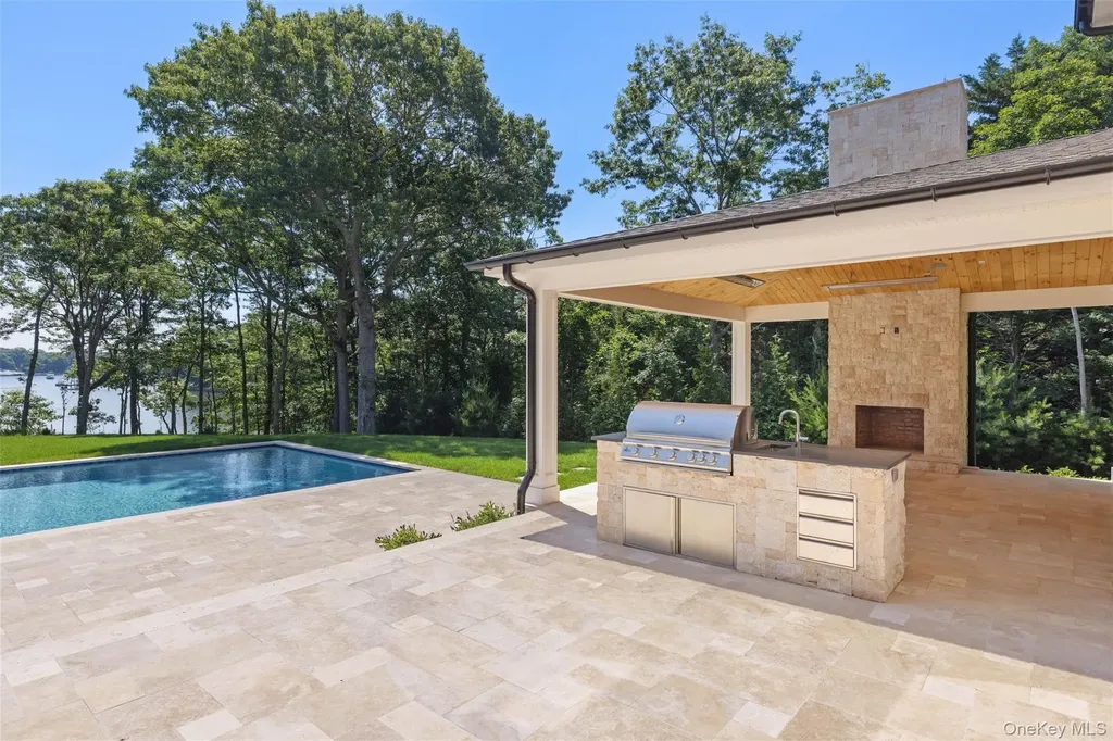 1775 Point Pleasant Road Mattituck NY 11952