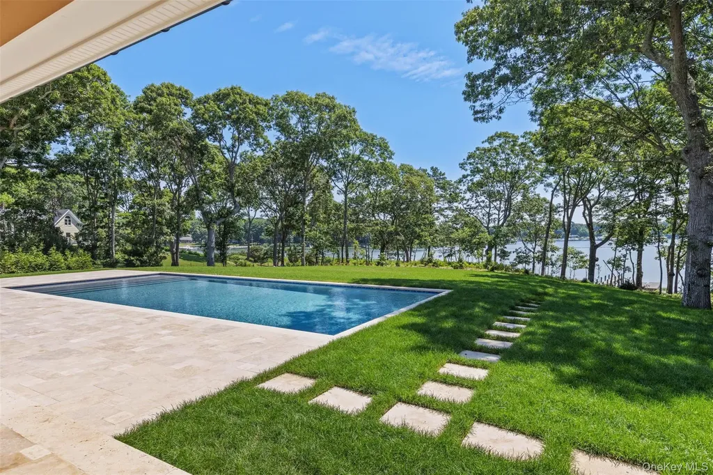 1775 Point Pleasant Road Mattituck NY 11952