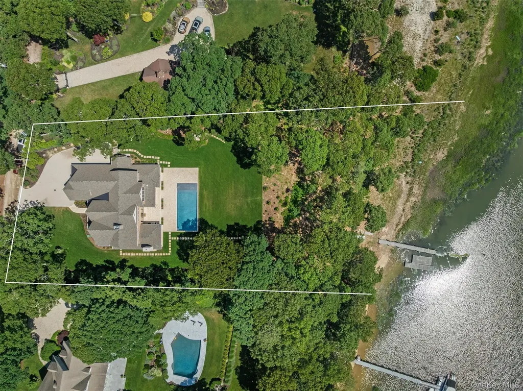1775 Point Pleasant Road Mattituck NY 11952