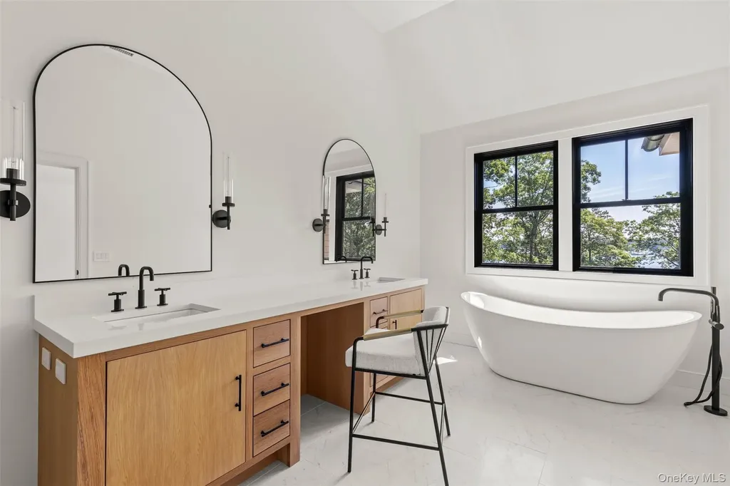 1775 Point Pleasant Road Mattituck NY 11952